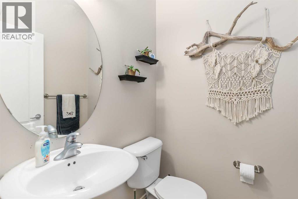 Photo 18 of 507 Westmount Close, Okotoks AB