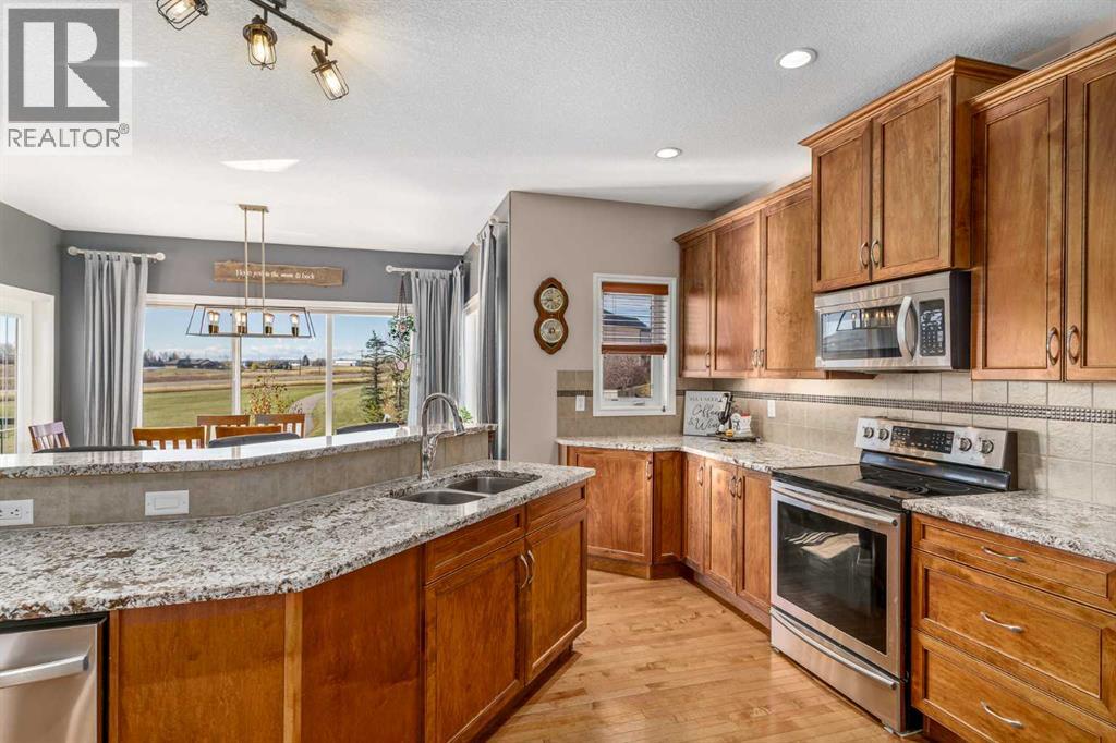Photo 12 of 507 Westmount Close, Okotoks AB