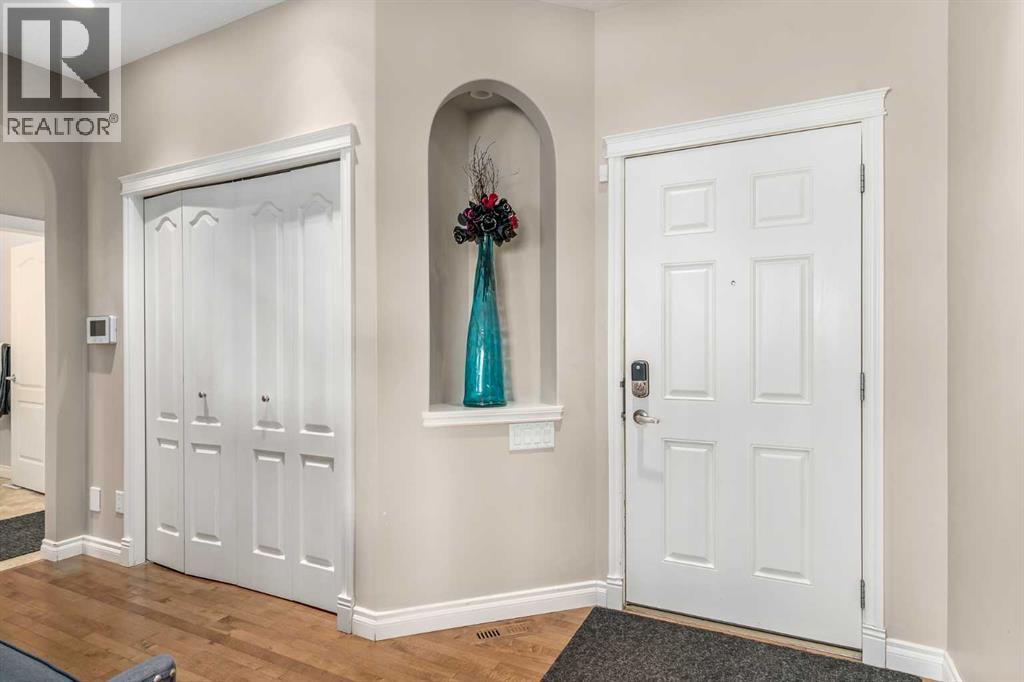 Photo 3 of 507 Westmount Close, Okotoks AB