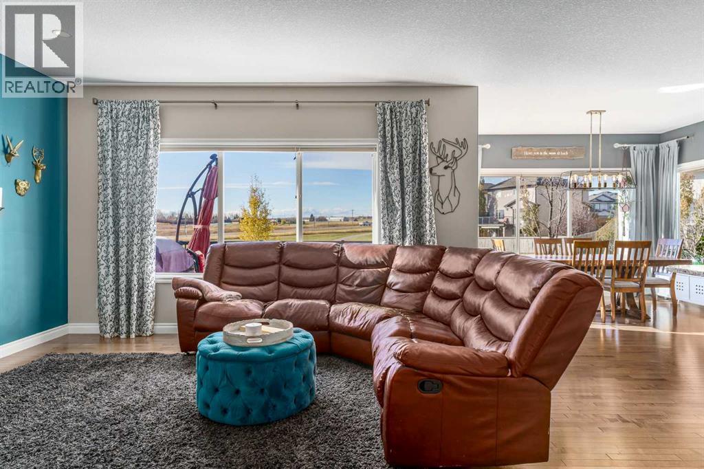 Photo 8 of 507 Westmount Close, Okotoks AB