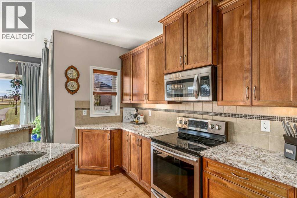 Photo 13 of 507 Westmount Close, Okotoks AB