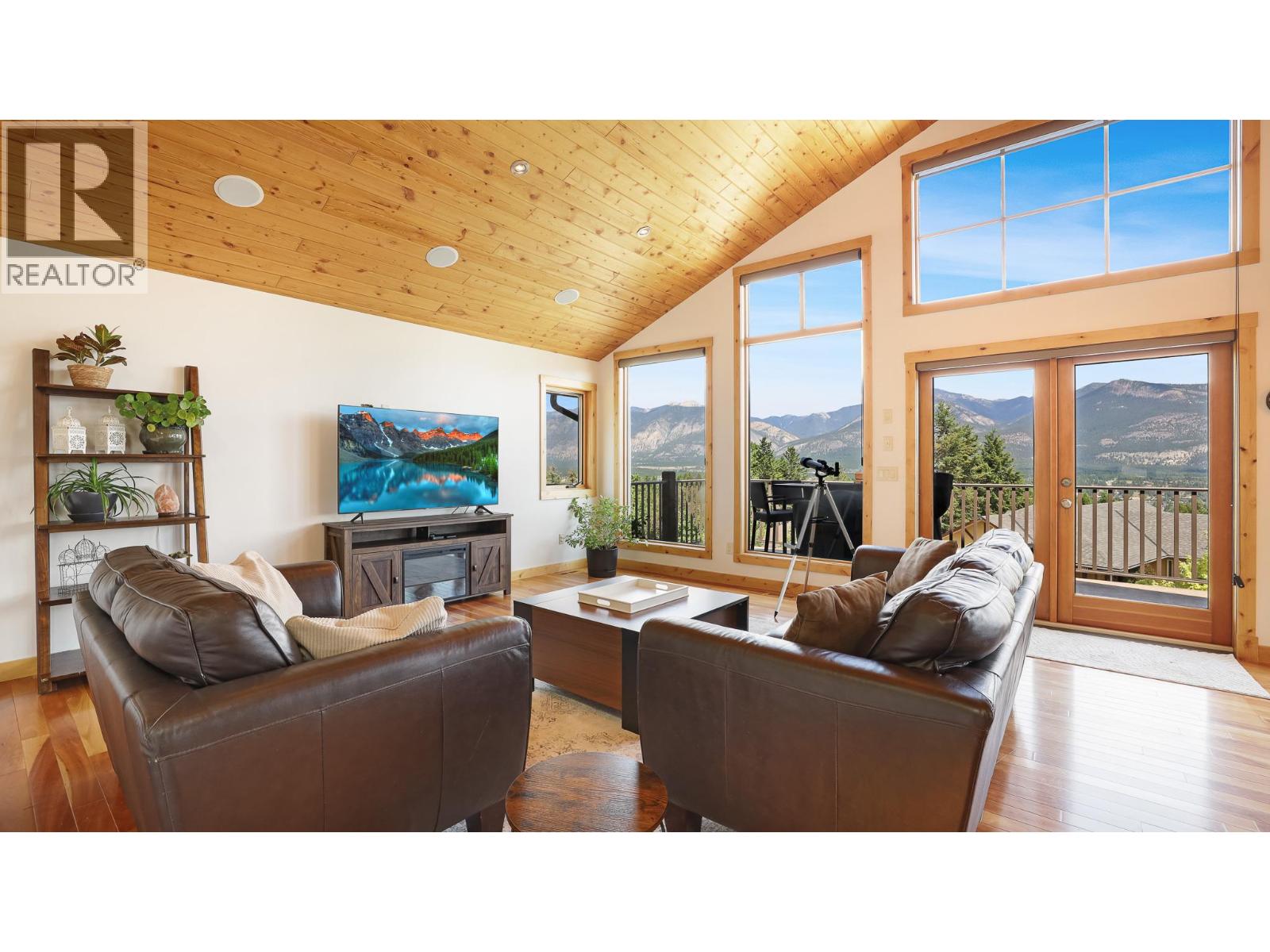 Photo 10 of 1910 Pineridge Drive, Invermere BC