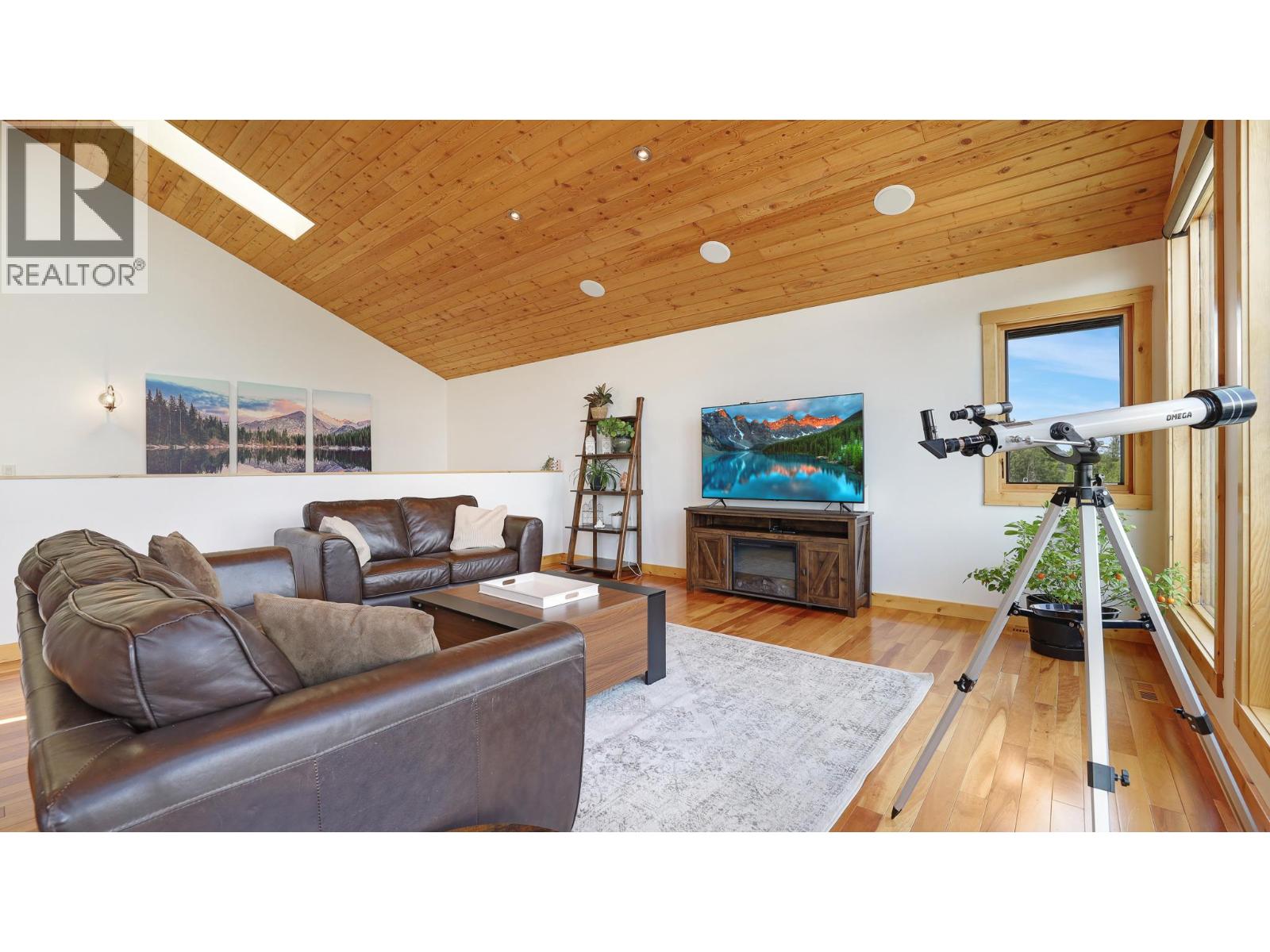 Photo 11 of 1910 Pineridge Drive, Invermere BC