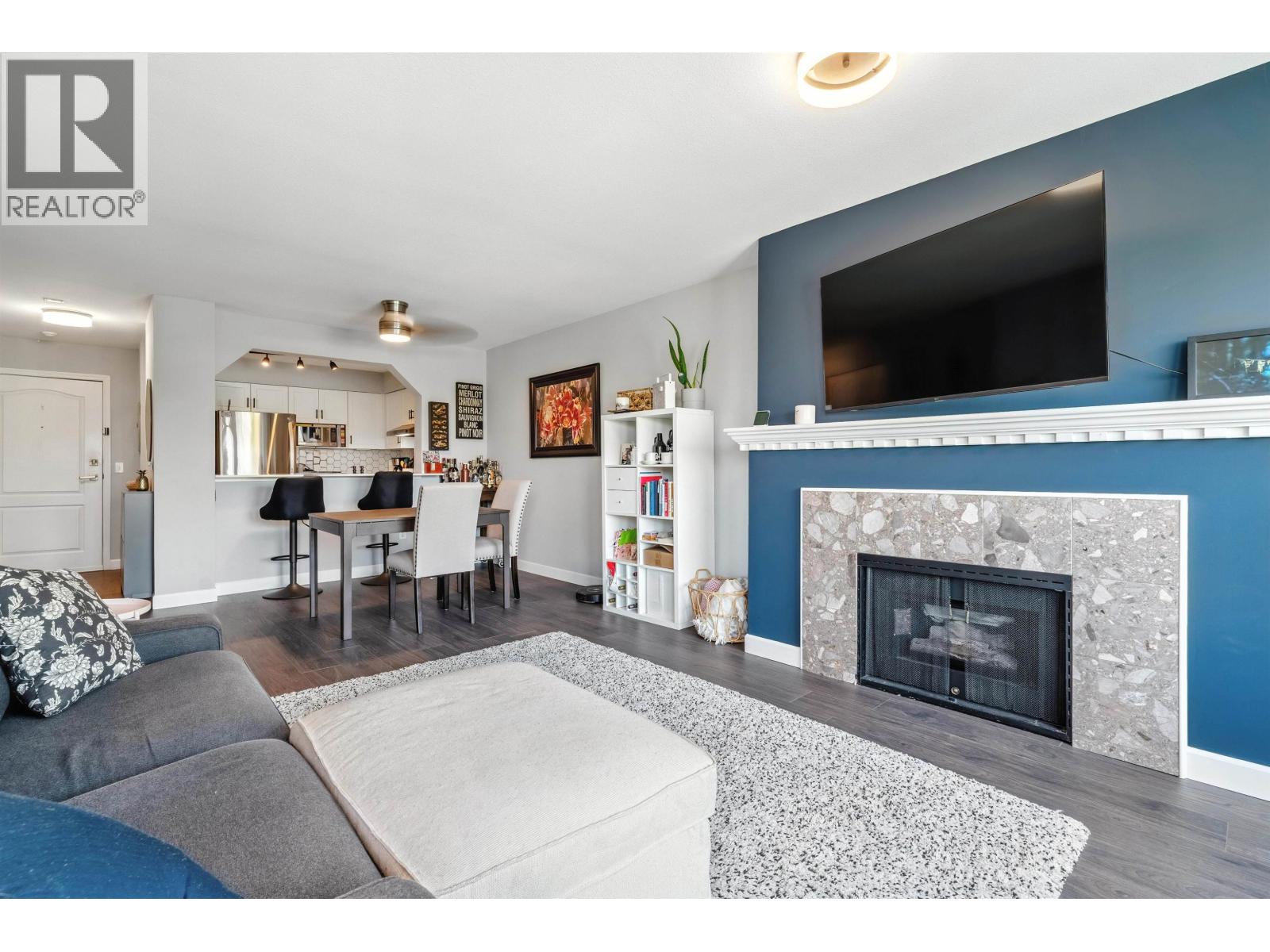 Photo 5 of 220 3770 Manor Street, Burnaby BC