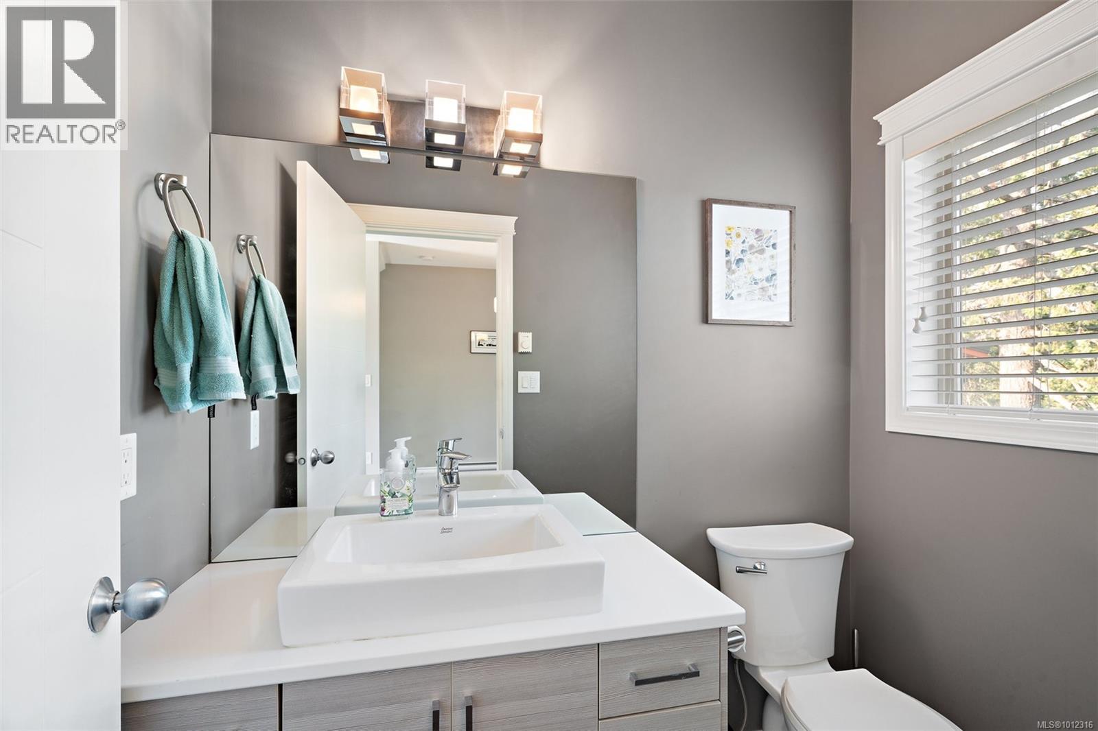 Photo 8 of 2706 Winster Rd, Langford BC