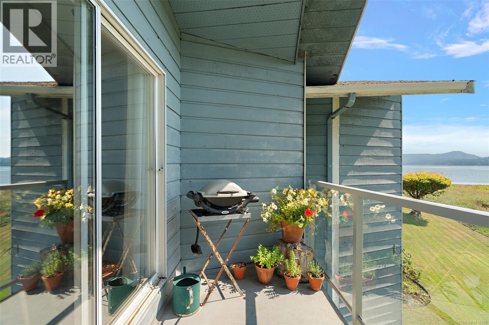 Photo 10 of 11 6110 Seabroom Rd, Sooke BC