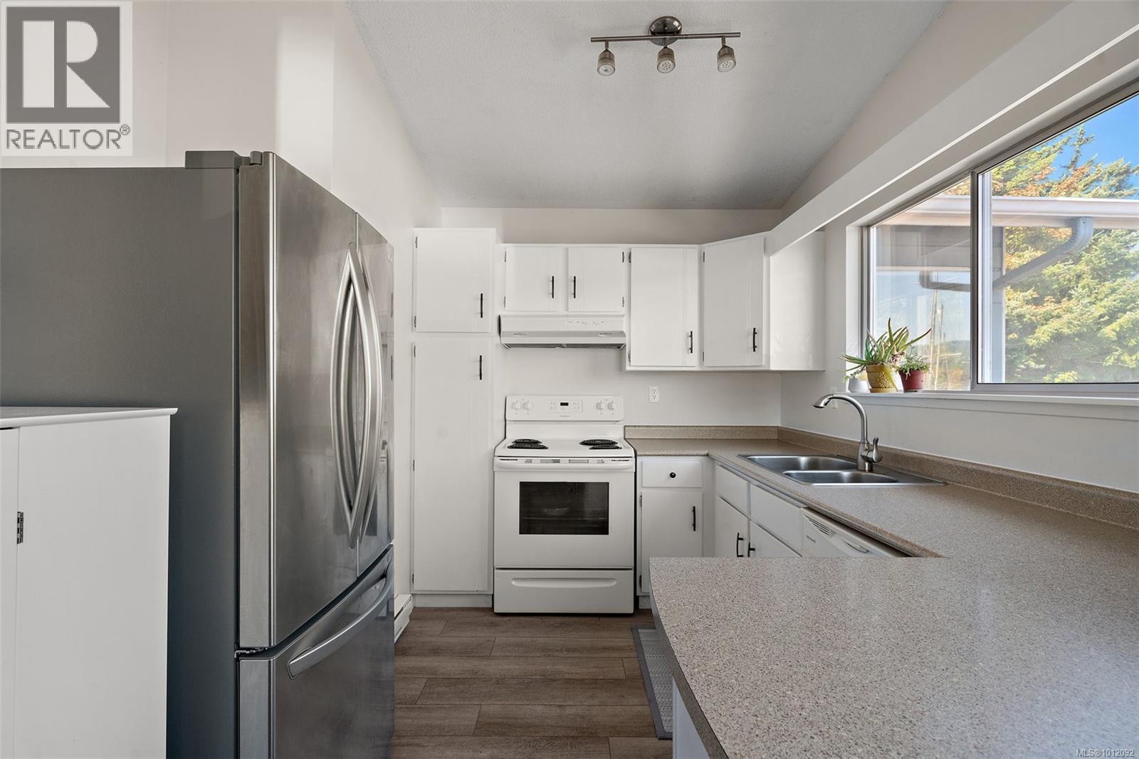 Photo 15 of 11 6110 Seabroom Rd, Sooke BC