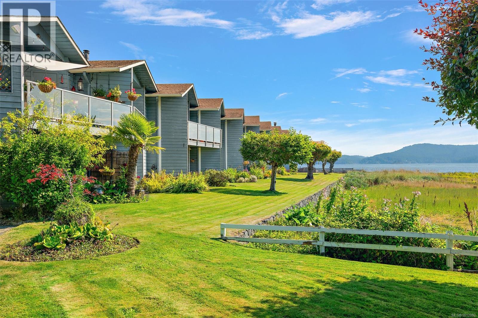 Photo 4 of 11 6110 Seabroom Rd, Sooke BC