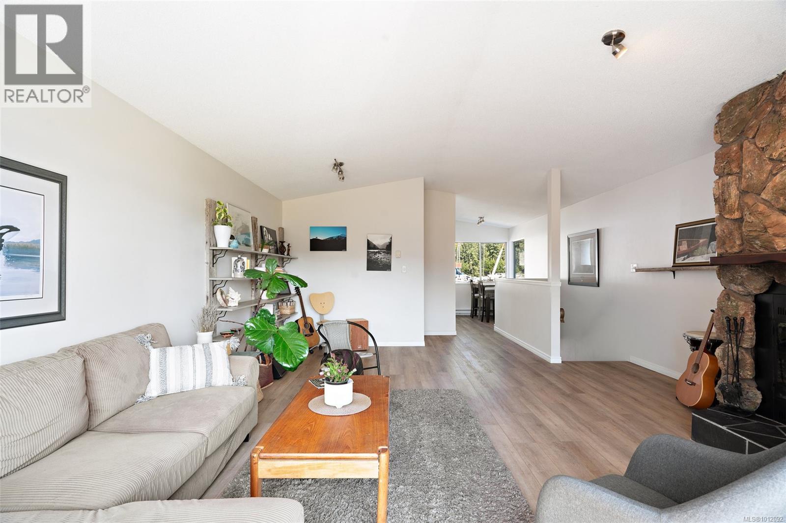 Photo 7 of 11 6110 Seabroom Rd, Sooke BC