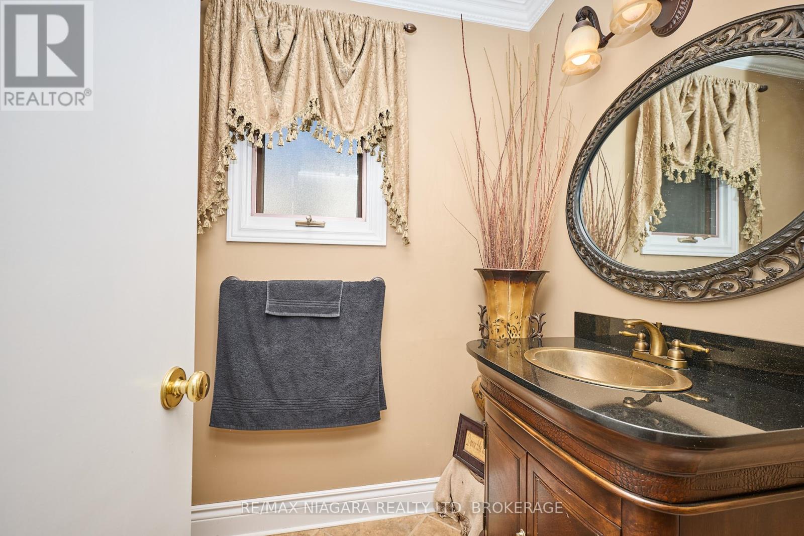 Photo 13 of 12 Lampman Crescent, Thorold ON