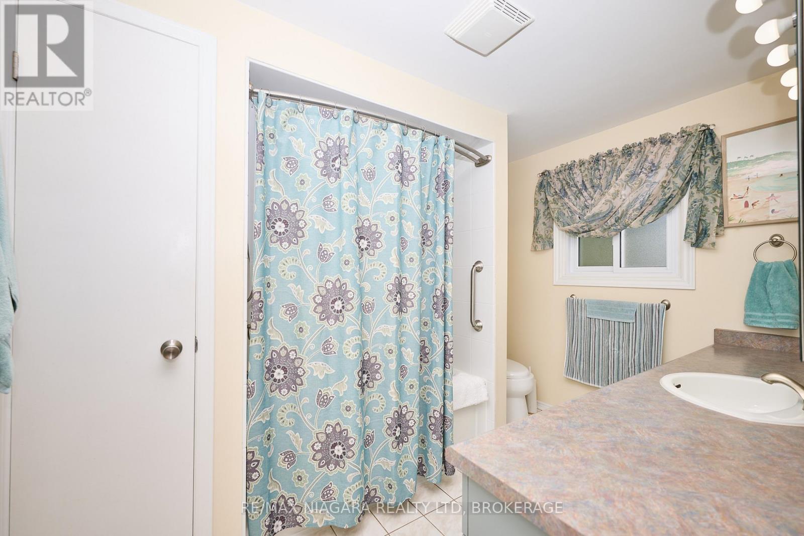 Photo 14 of 12 Lampman Crescent, Thorold ON