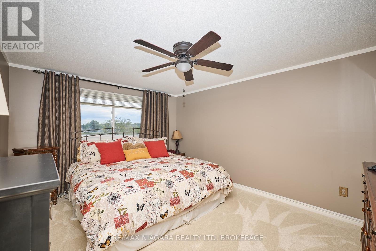 Photo 16 of 12 Lampman Crescent, Thorold ON