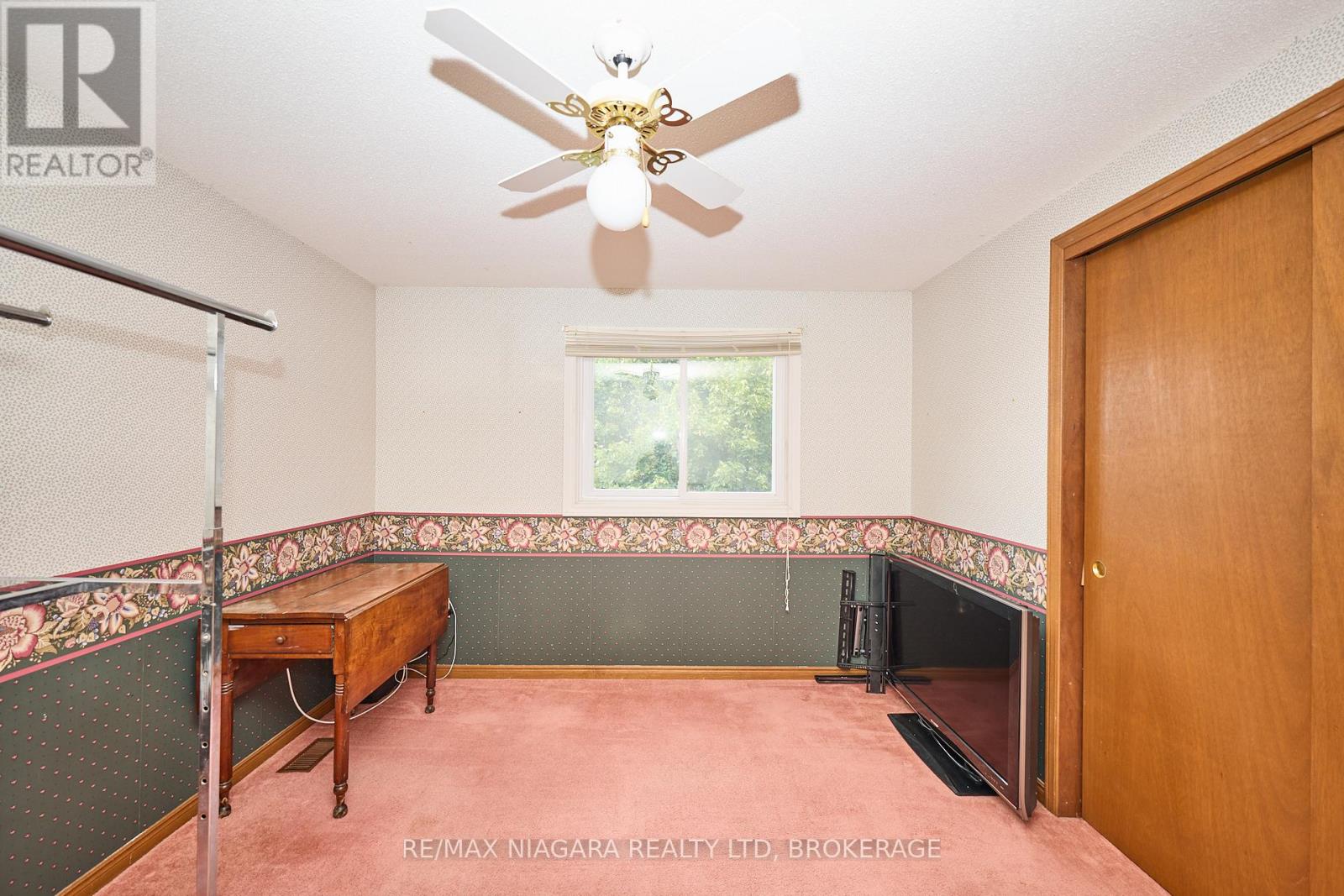 Photo 17 of 12 Lampman Crescent, Thorold ON