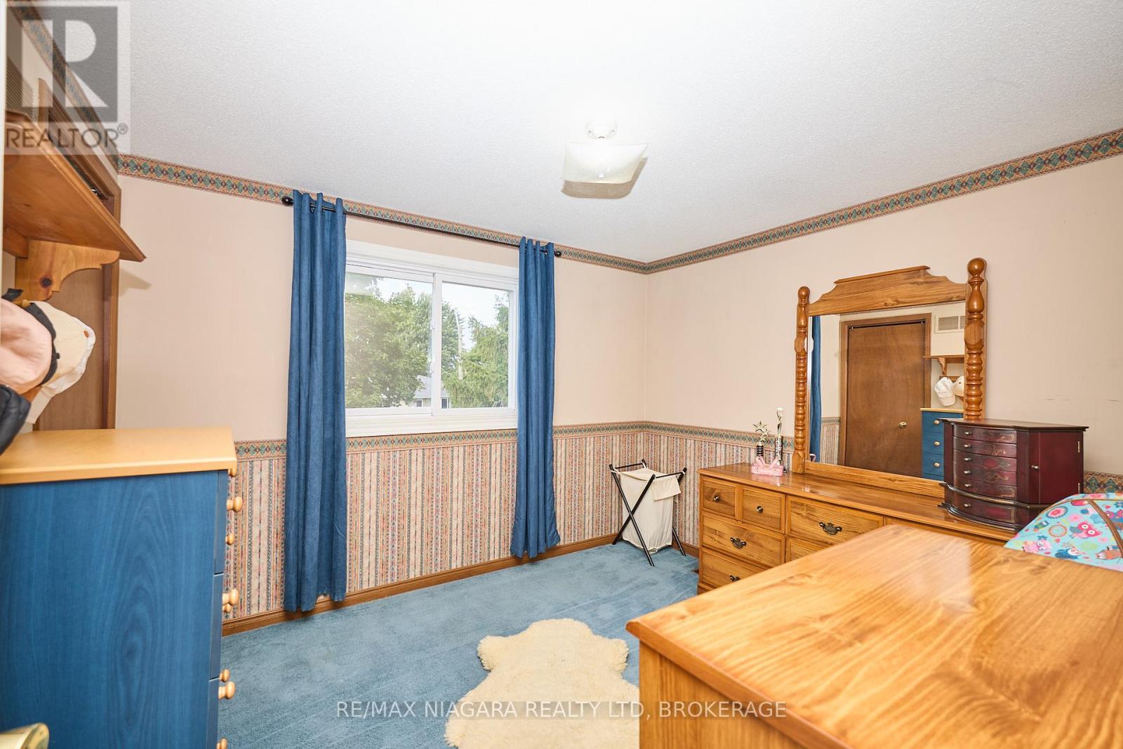 Photo 18 of 12 Lampman Crescent, Thorold ON