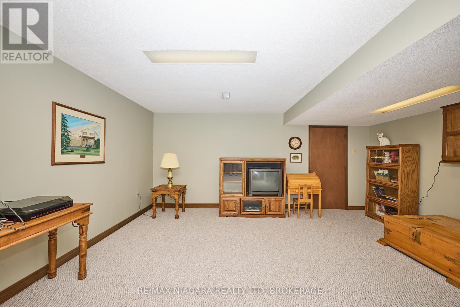 Photo 19 of 12 Lampman Crescent, Thorold ON
