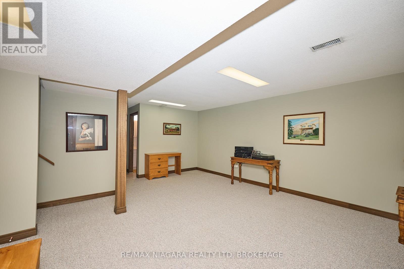 Photo 20 of 12 Lampman Crescent, Thorold ON