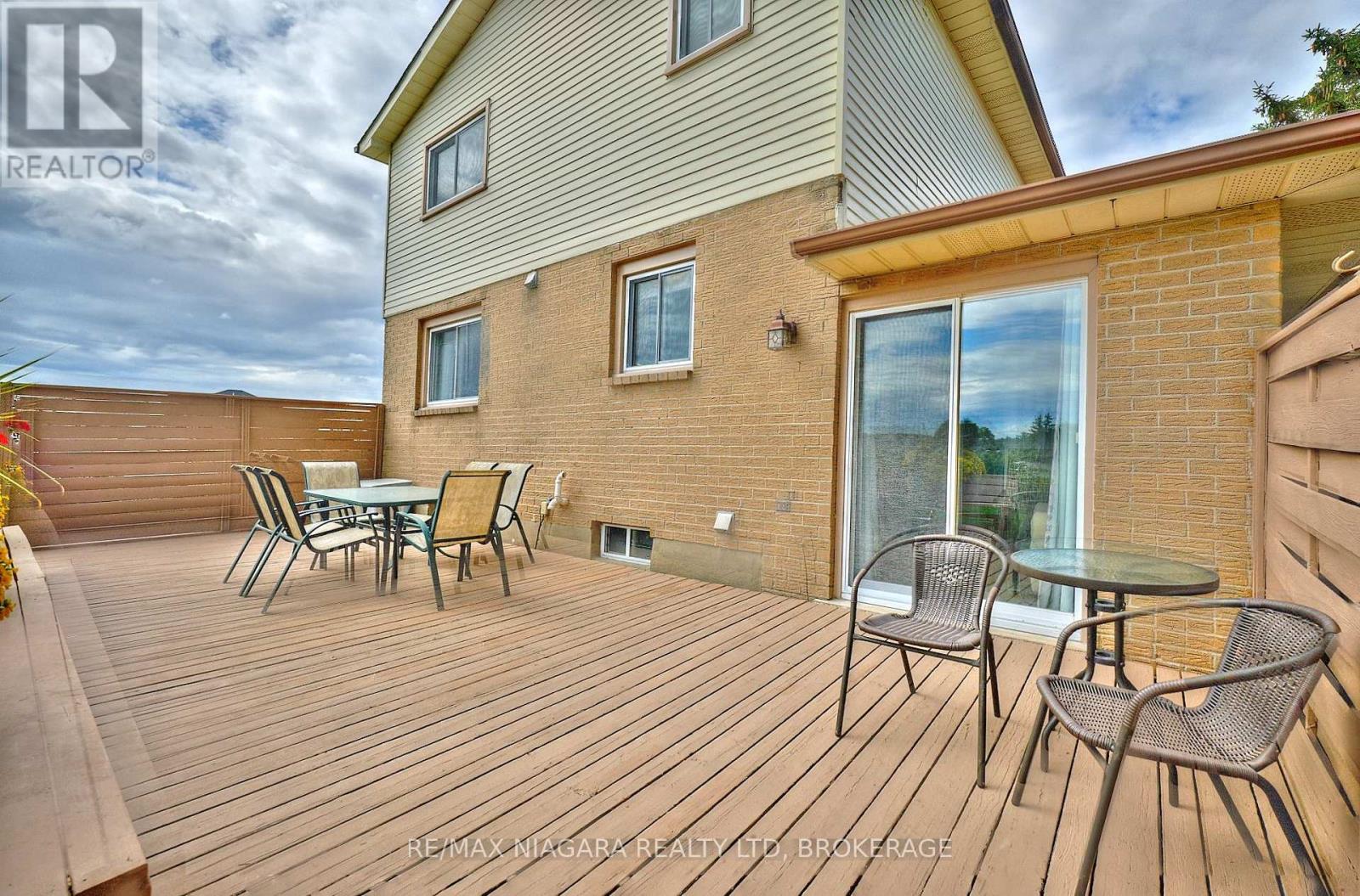 Photo 22 of 12 Lampman Crescent, Thorold ON