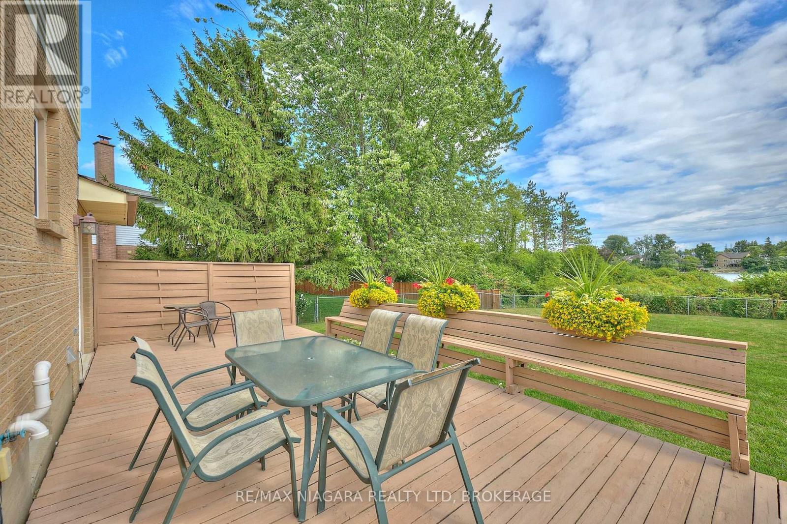 Photo 23 of 12 Lampman Crescent, Thorold ON