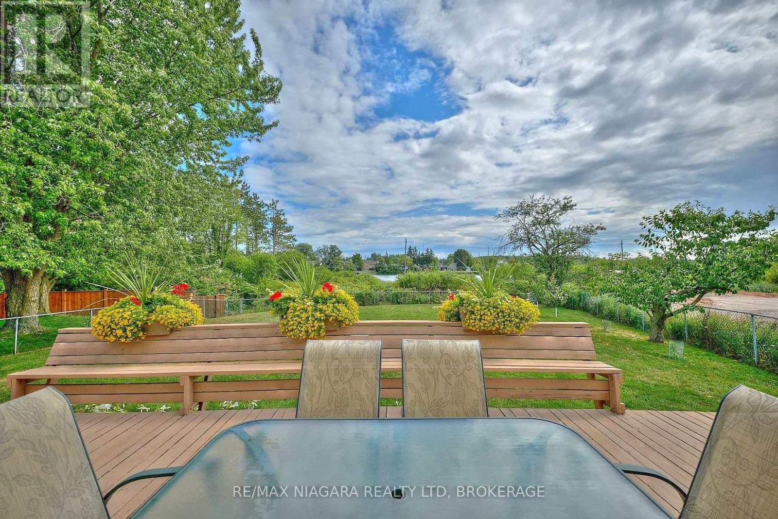 Photo 24 of 12 Lampman Crescent, Thorold ON