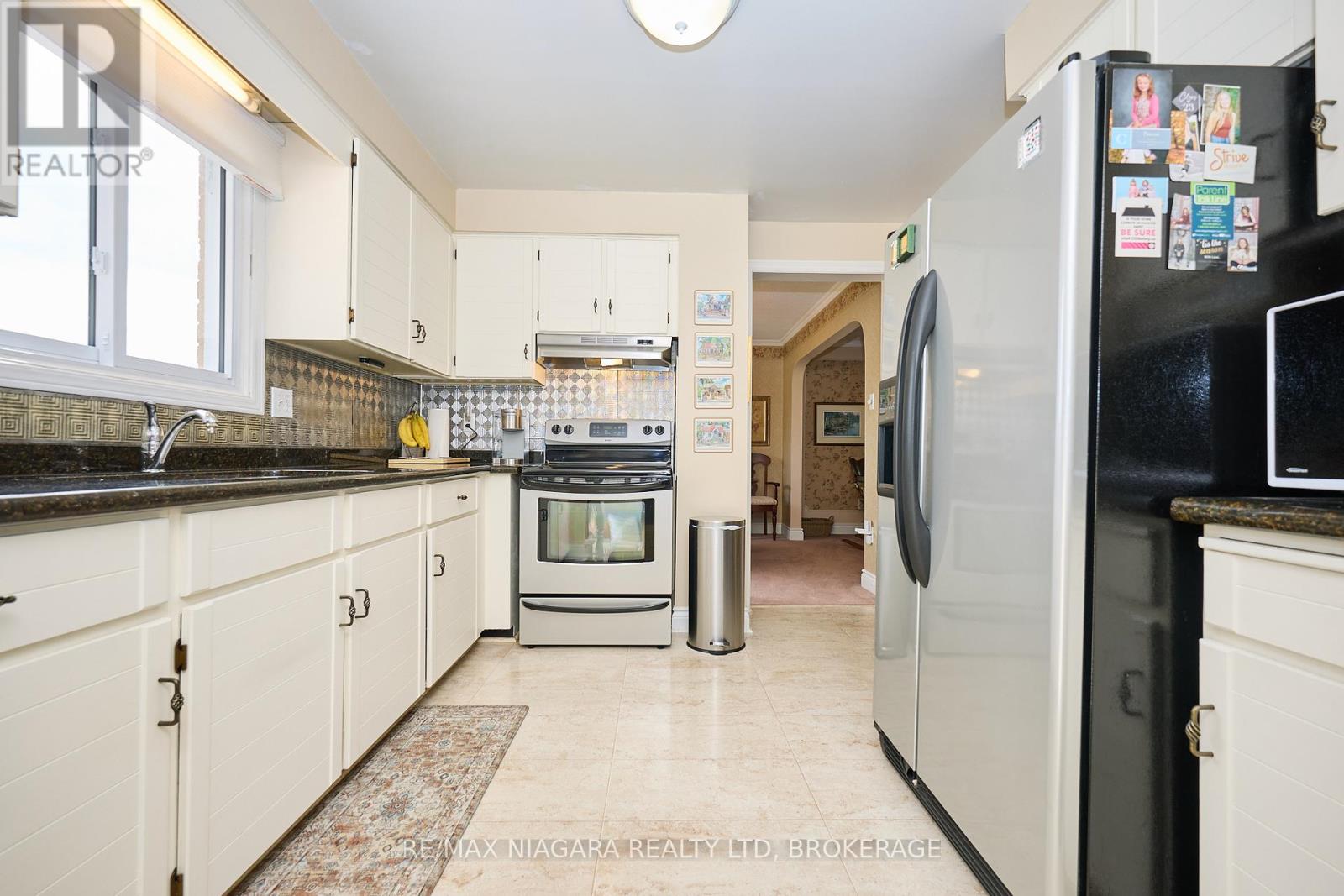 Photo 5 of 12 Lampman Crescent, Thorold ON