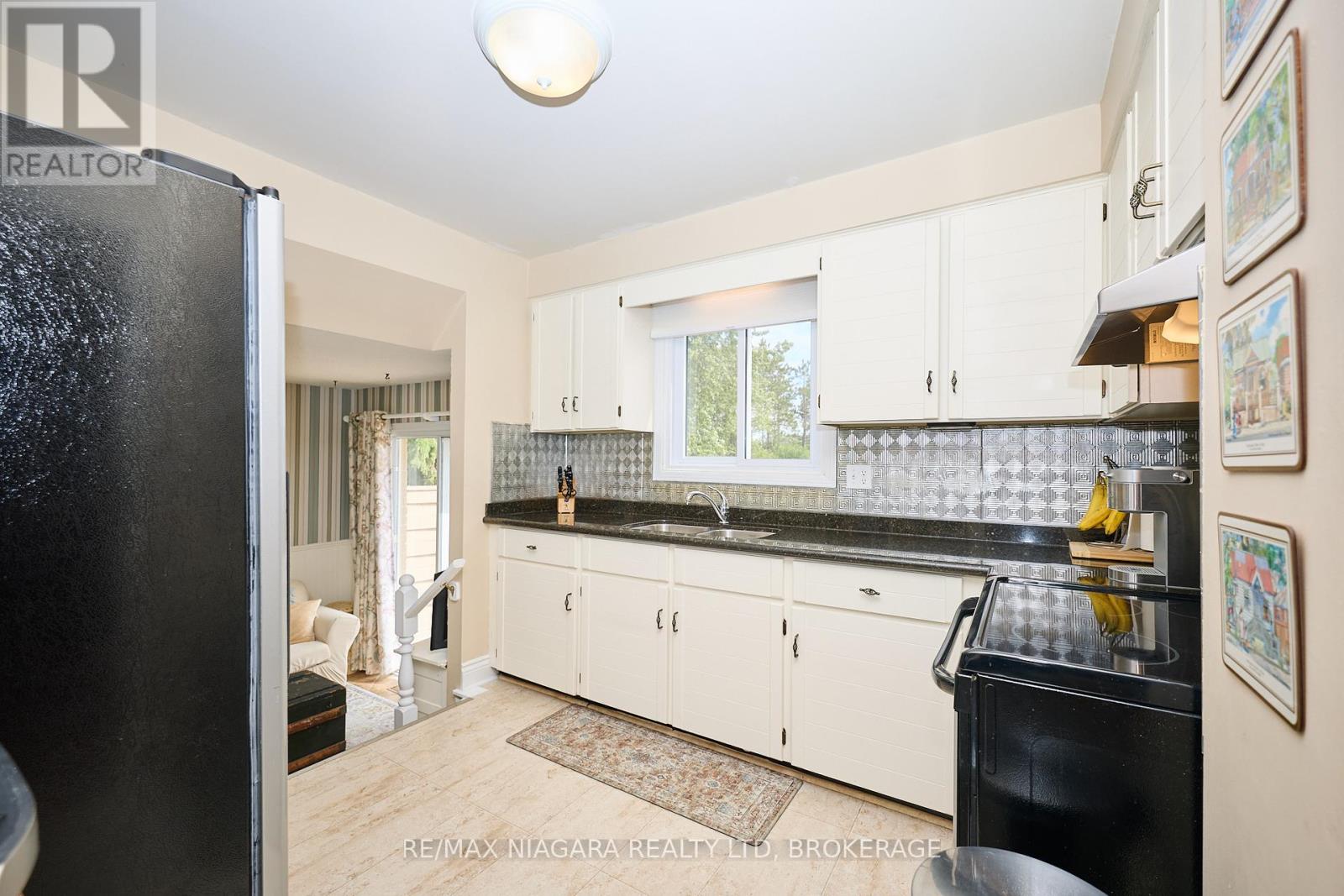 Photo 6 of 12 Lampman Crescent, Thorold ON