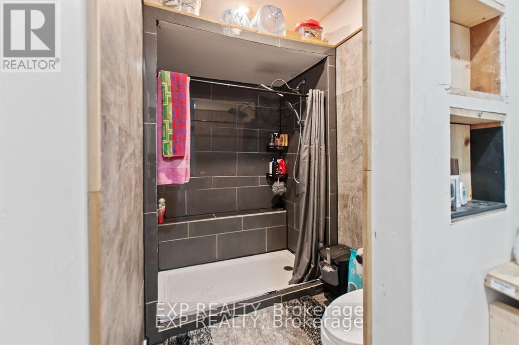 Photo 14 of 21 Lincoln Avenue, St Catharines ON