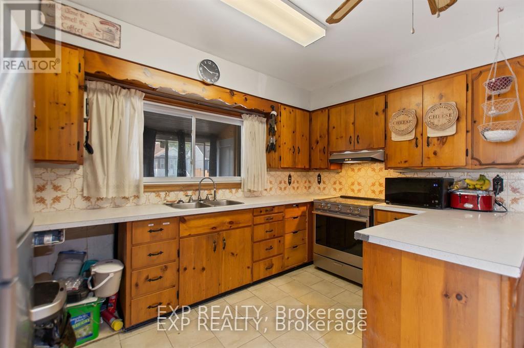 Photo 5 of 21 Lincoln Avenue, St Catharines ON
