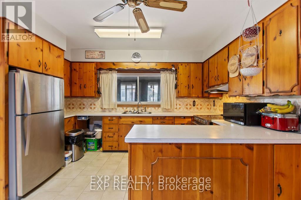 Photo 6 of 21 Lincoln Avenue, St Catharines ON