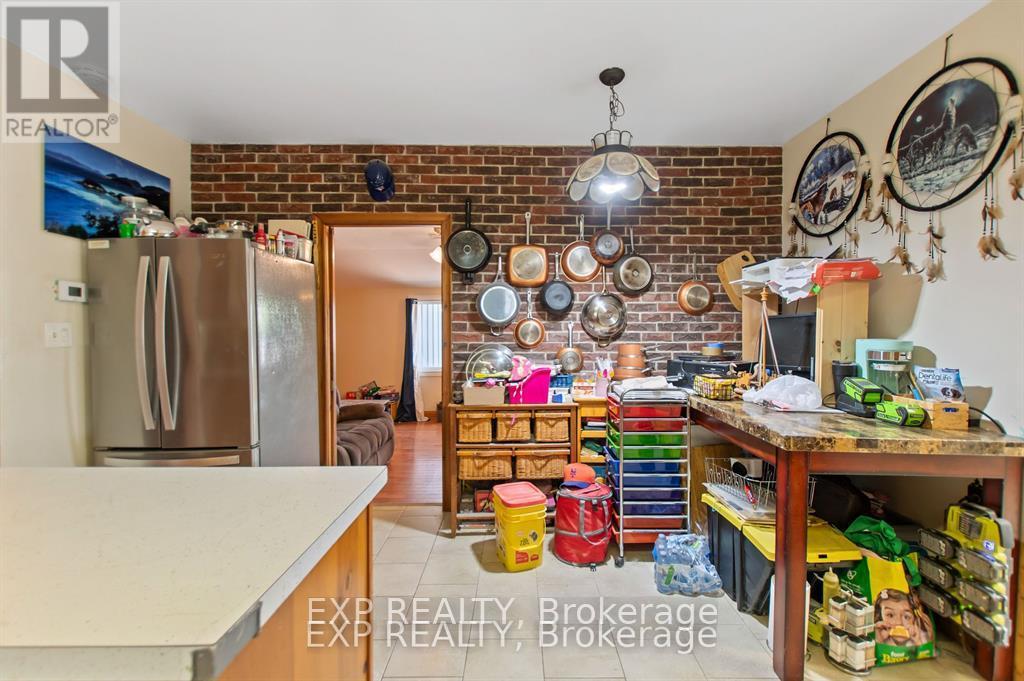 Photo 7 of 21 Lincoln Avenue, St Catharines ON