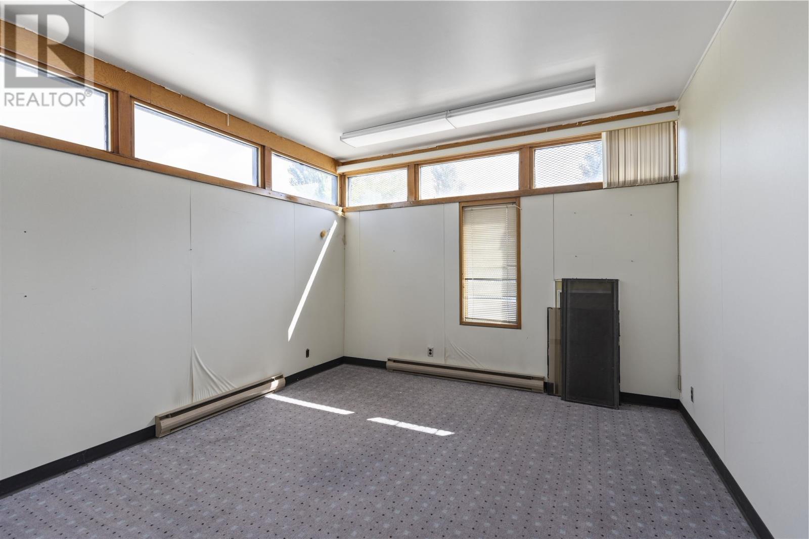Photo 11 of 120 Huron St, Sault Ste Marie ON