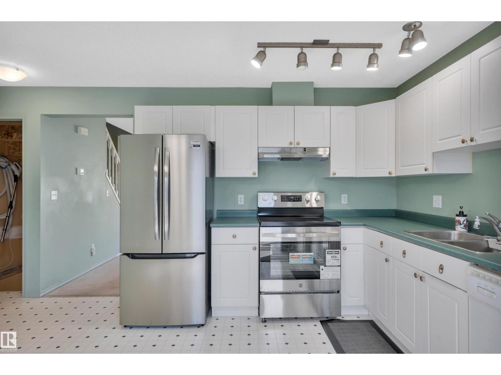 Photo 14 of 3 15128 22 St Nw, Edmonton AB