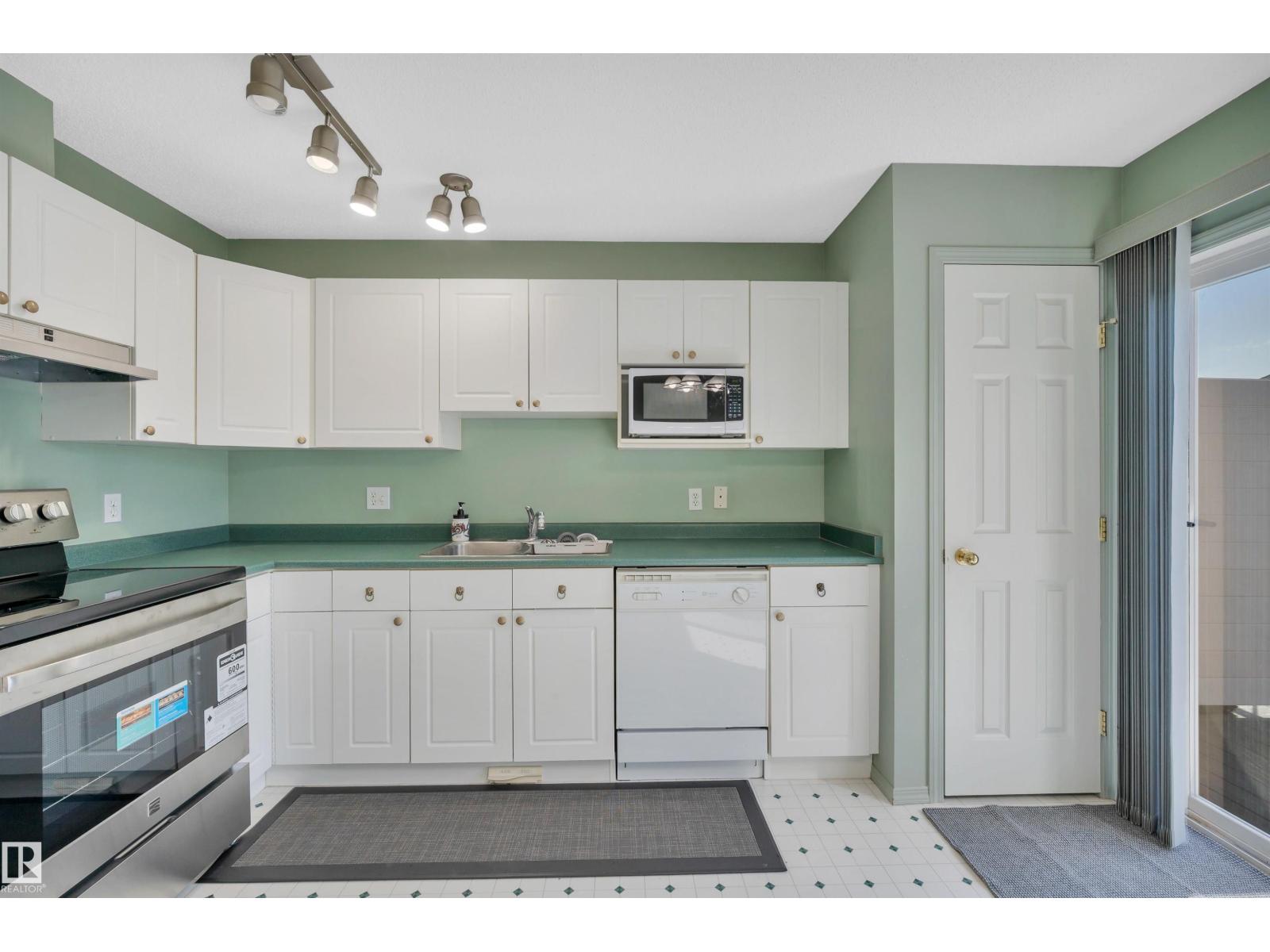 Photo 15 of 3 15128 22 St Nw, Edmonton AB