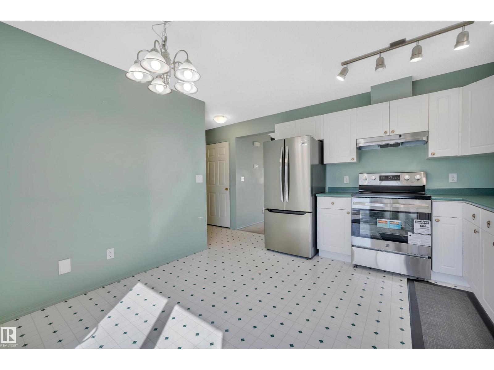 Photo 17 of 3 15128 22 St Nw, Edmonton AB