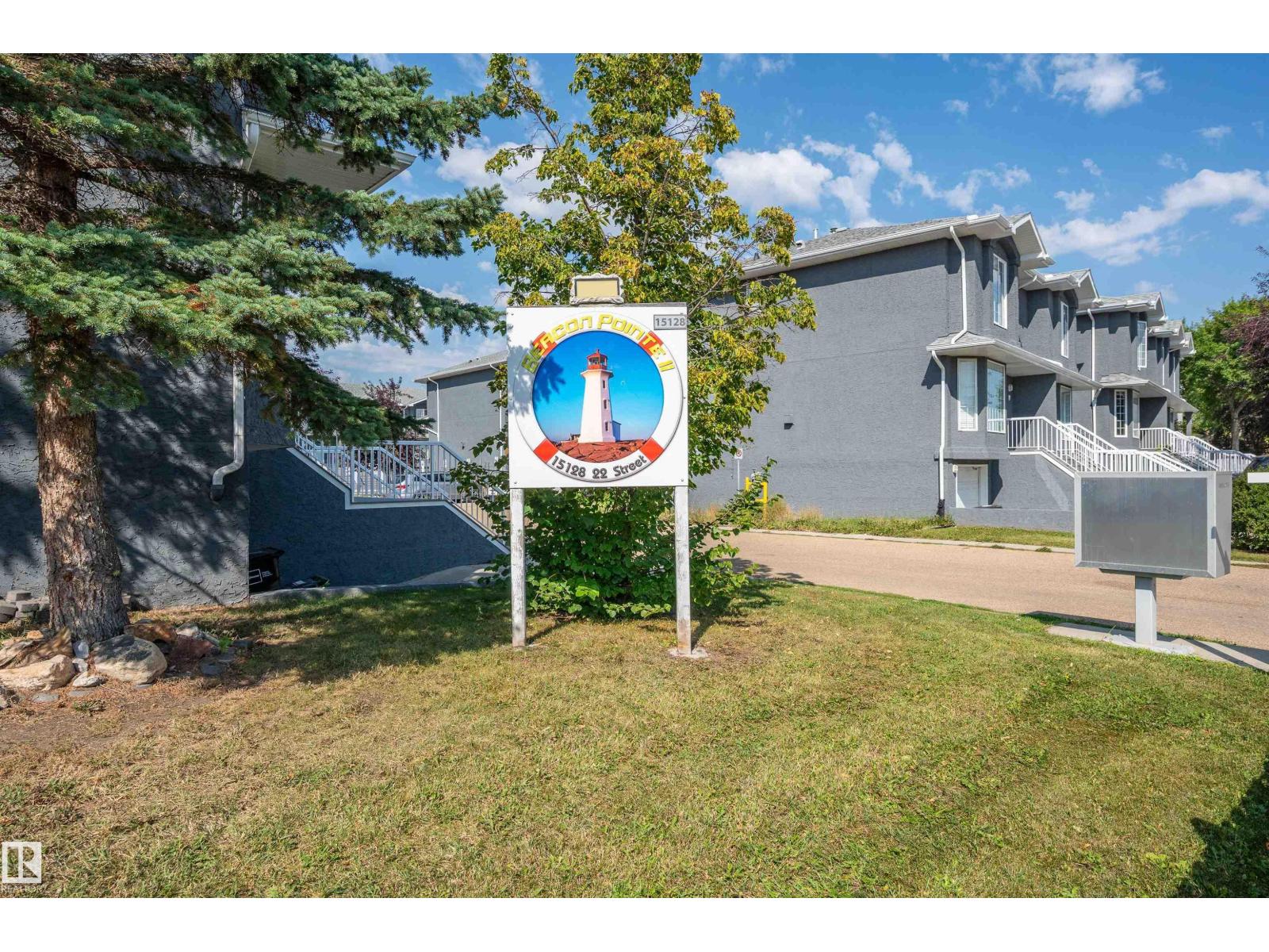 Photo 42 of 3 15128 22 St Nw, Edmonton AB