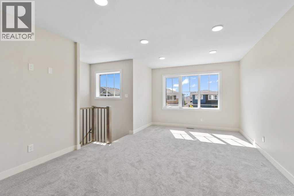 Single Family House for Sale in  Eaton Crescent Evergreen Red Deer 