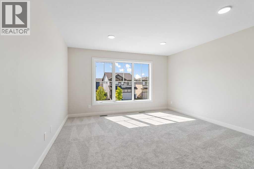Single Family House for Sale in  Eaton Crescent Evergreen Red Deer 