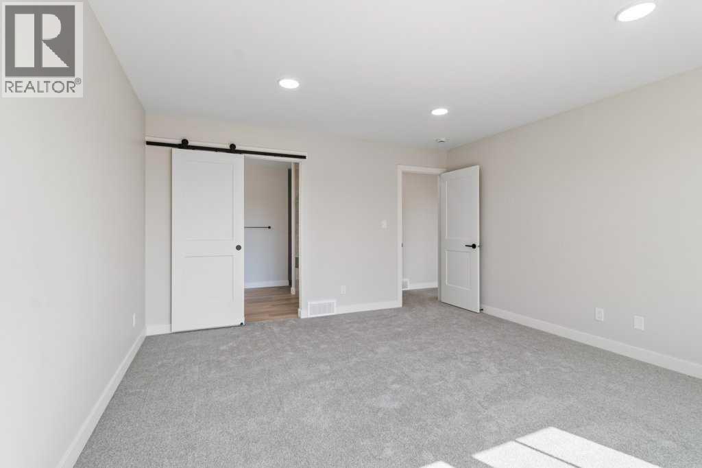 Single Family House for Sale in  Eaton Crescent Evergreen Red Deer 