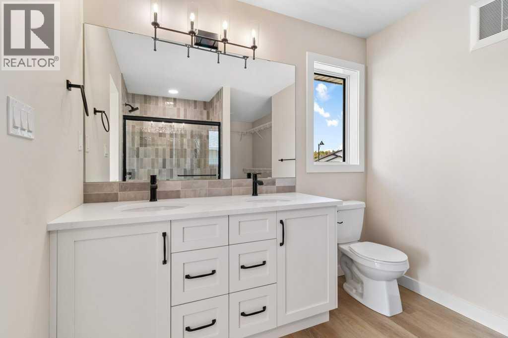 Single Family House for Sale in  Eaton Crescent Evergreen Red Deer 
