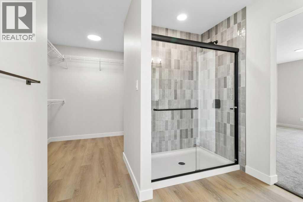 Single Family House for Sale in  Eaton Crescent Evergreen Red Deer 