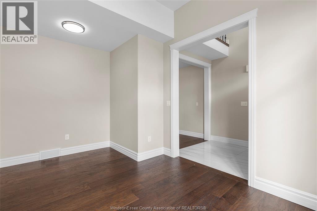 Photo 6 of 71 Redwood, Kingsville ON