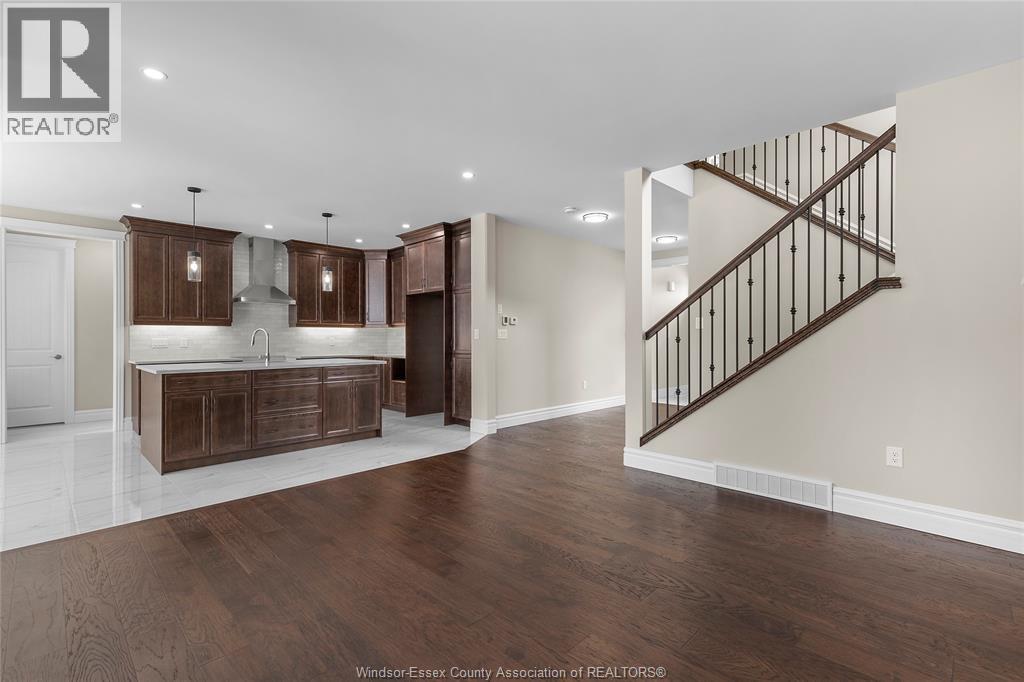 Photo 10 of 71 Redwood, Kingsville ON