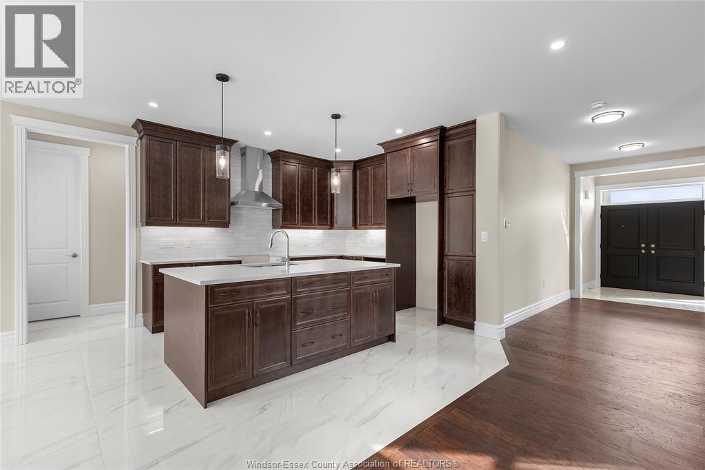 Photo 12 of 71 Redwood, Kingsville ON