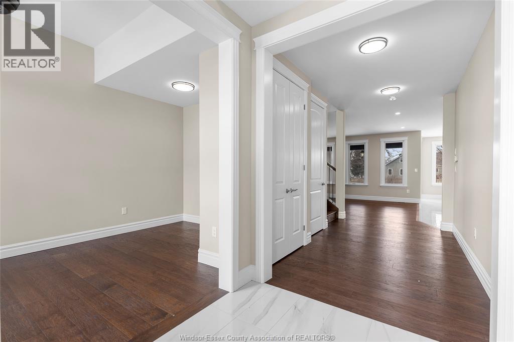 Photo 5 of 71 Redwood, Kingsville ON