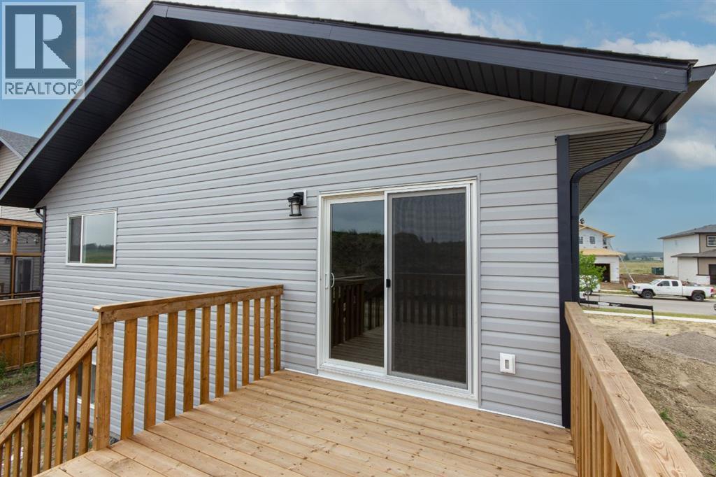 Photo 9 of 52 Trinity Street, Lacombe AB