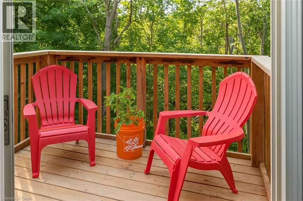 Photo 12 of 21 Evergreen Court Unit 7, Barrie ON