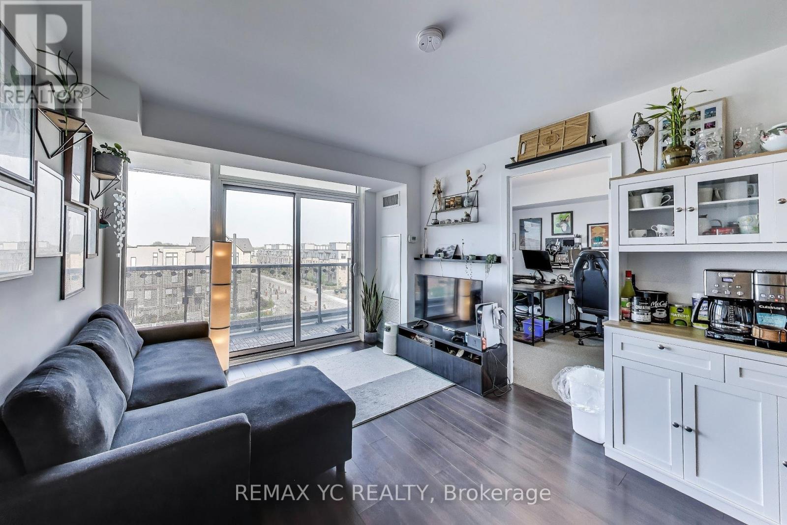 Photo 2 of 520 120 Varna Drive, Toronto ON