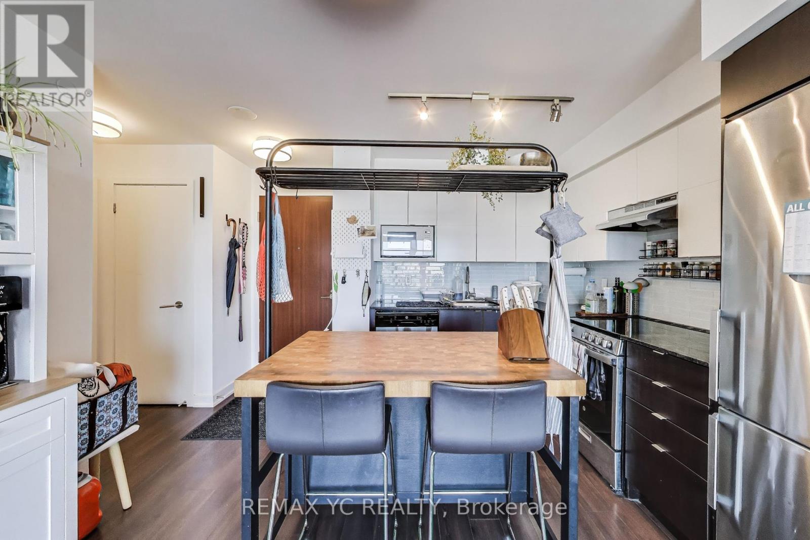 Photo 4 of 520 120 Varna Drive, Toronto ON
