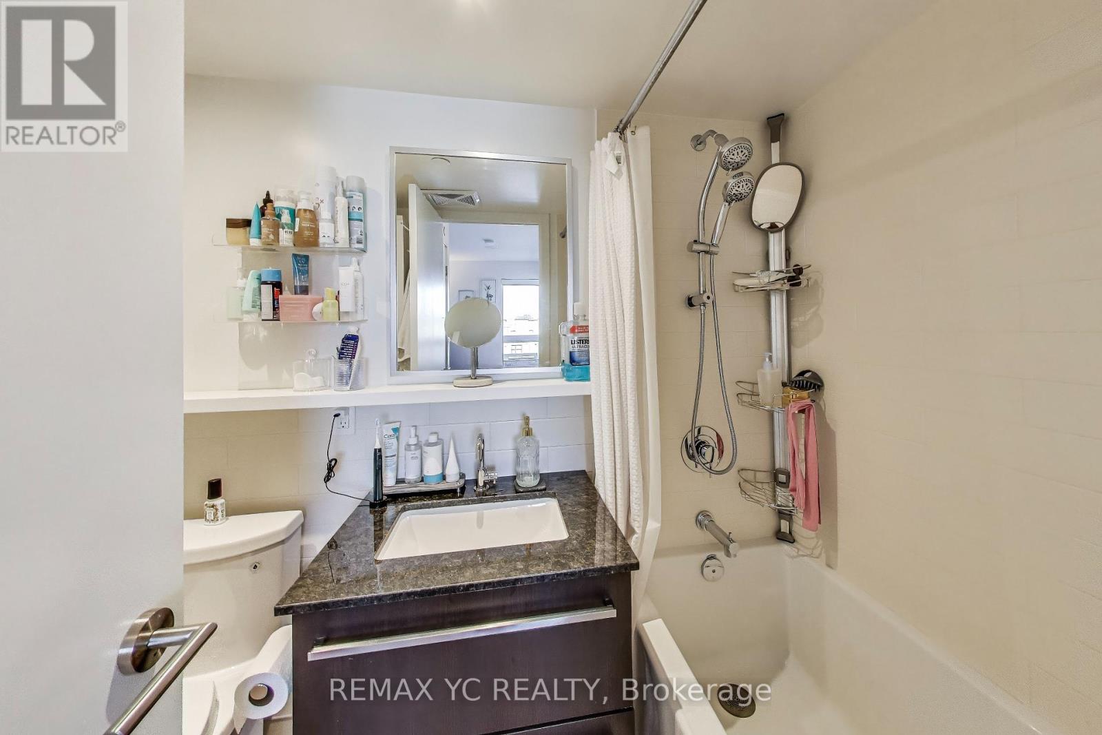 Photo 9 of 520 120 Varna Drive, Toronto ON