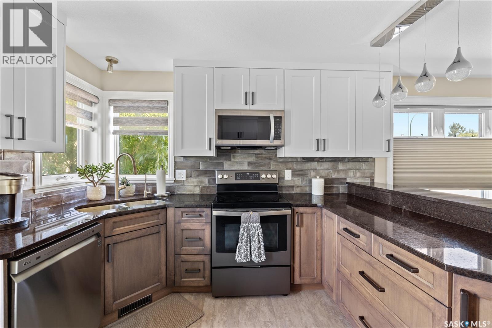 Photo 10 of 3836 Thames Road E, Regina SK