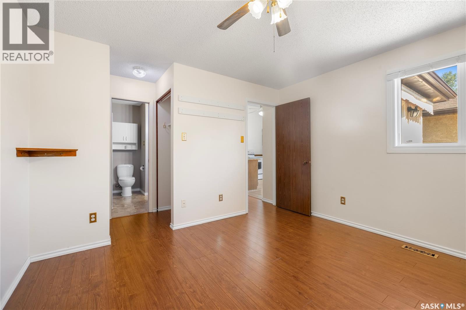 Photo 12 of 2709 Meadow Lane E, Regina SK
